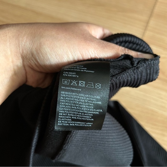 H&M Divided Black Ribbed Cropped Long Sleeve Top Large - Picture 3 of 7